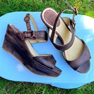 7.5m- Frye Carlie Sling - Brown leather